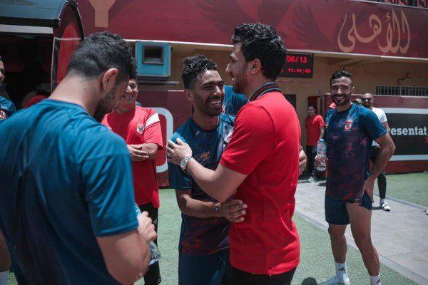 تريزيجيه أثناء زيارته للأهلي