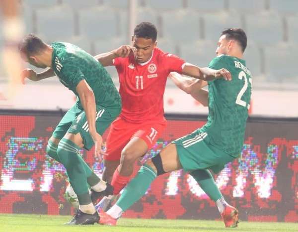 الجزيري في مباراة الجزائر