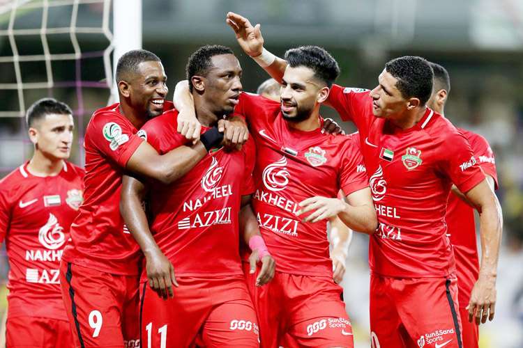 لاعبو شباب الأهلي