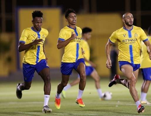 لاعبو النصر  