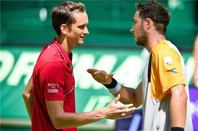 ميدفيديف وشتروف