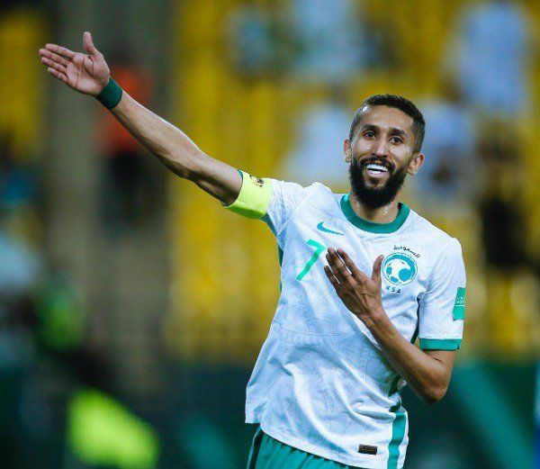 من مباراة السعودية وأوزبكستان 