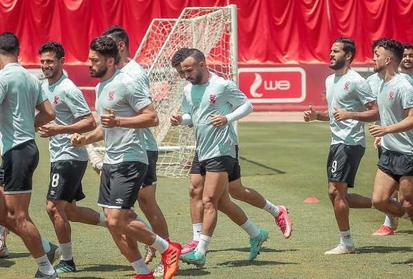 لاعبو الأهلي