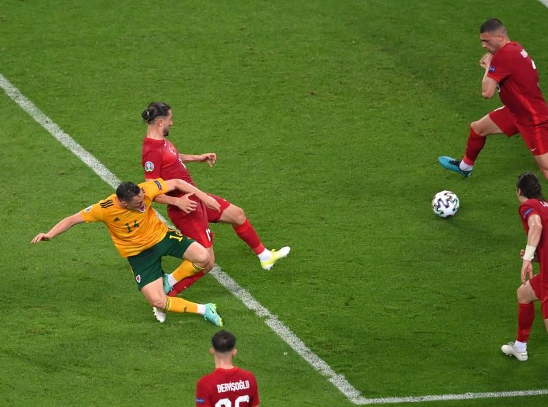 2021-06-16t175549z_874526085_up1eh6g1dt0s3_rtrmadp_3_soccer-euro-tur-wal-report_reuters