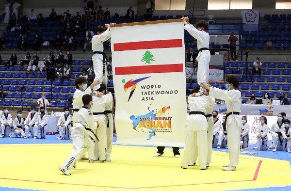 من الافتتاح