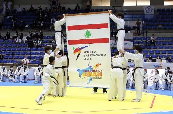 من الافتتاح