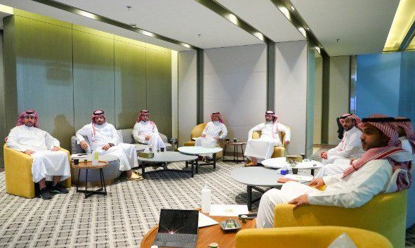 من الاجتماع