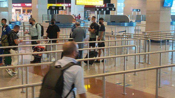 لحظة وصول الفريق