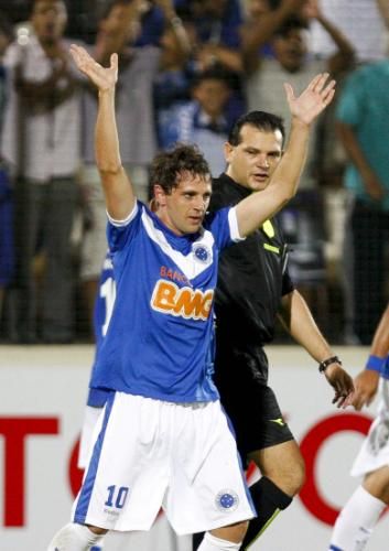 2011-02-172011-02-17t023724z_01_set12_rtridsp_3_soccer-latam-libertadores_reuters