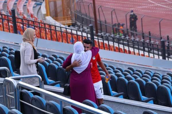 اللاعب ووالدته