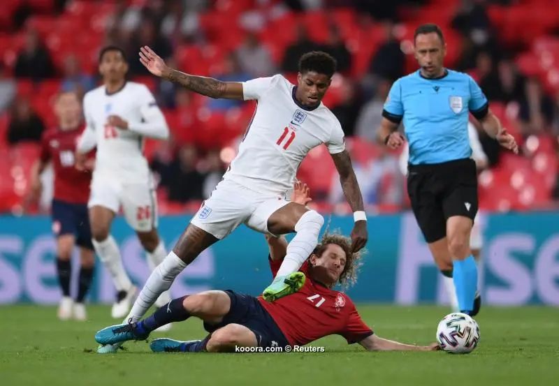 ?i=reuters%2f2021-06-22%2f2021-06-22t204741z_1825203210_up1eh6m1lrfrp_rtrmadp_3_soccer-euro-cze-eng-report_reuters