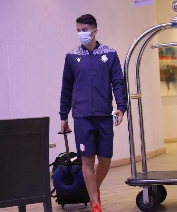 من وصول اللاعبين