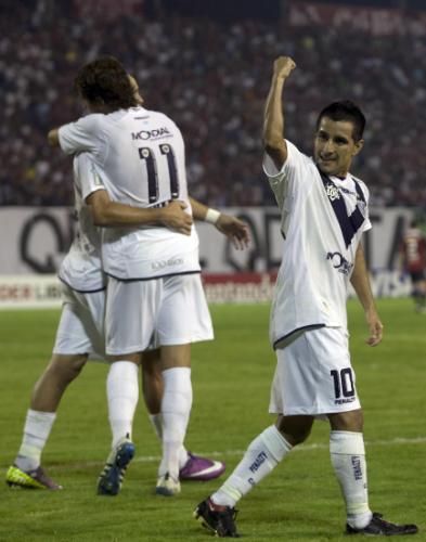 2011-04-152011-04-15t015726z_01_ven01_rtridsp_3_soccer-latam-libertadores_reuters