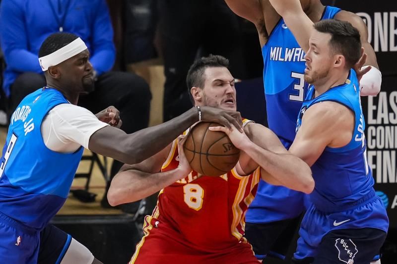 2021-06-28t035156z_681785718_mt1usatoday16326697_rtrmadp_3_nba-playoffs-milwaukee-bucks-at-atlanta-hawks_reuters