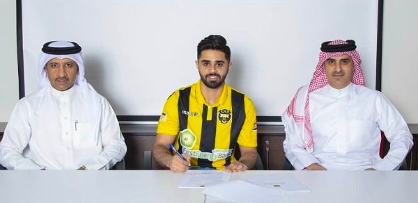 أثناء توقيع العقود