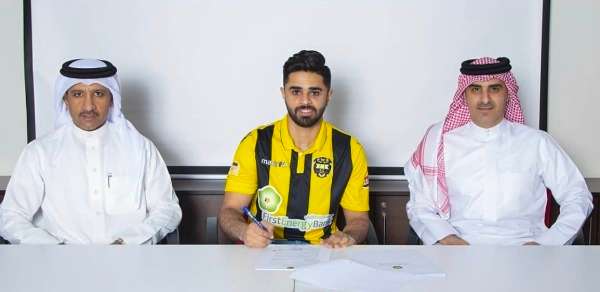 أثناء توقيع العقود