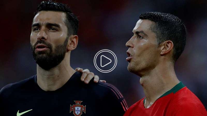 رونالدو خلال عزف نشيد البرتغال