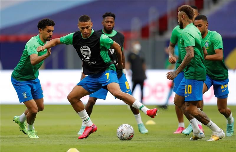 لاعبو منتخب البرازيل