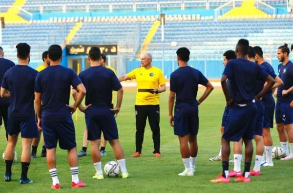 لاعبو بيراميدز مع جونياس