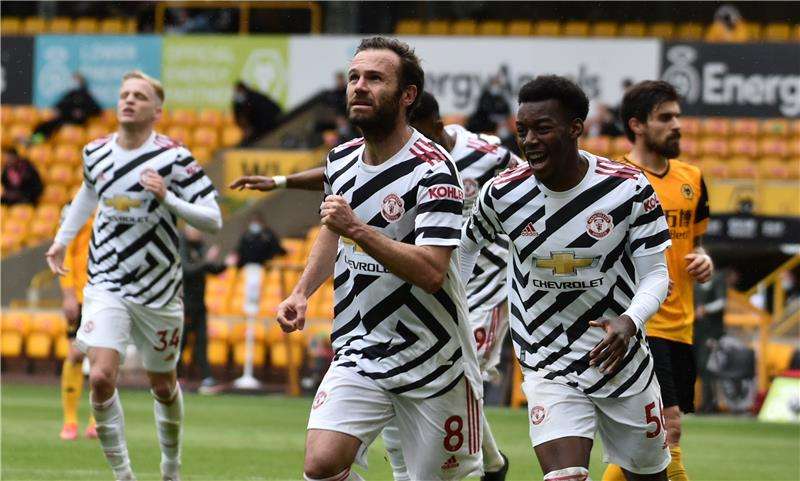 ماتا مع لاعبي مانشستر يونايتد