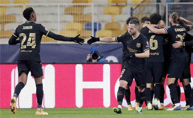 لاعبو برشلونة 