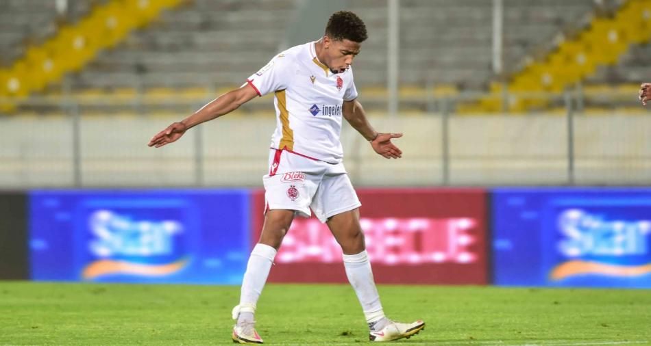 احتفال أيوب عملود بهدفه