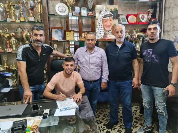 أبو وردة يوقع لهلال القدس