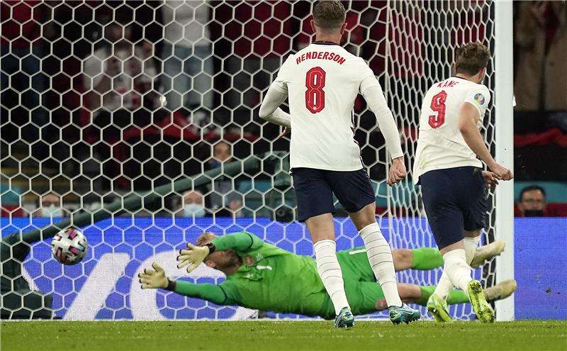 هاري كين يسجل هدف فوز إنجلترا