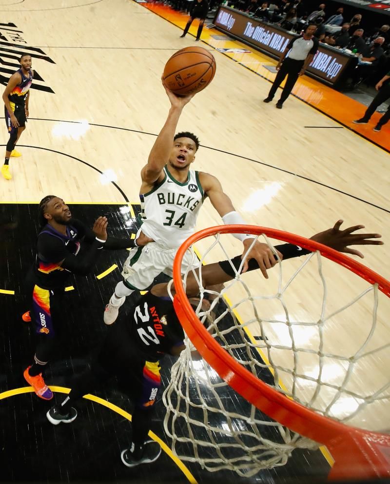 2021-07-09t051454z_1647781662_mt1usatoday16386393_rtrmadp_3_nba-finals-milwaukee-bucks-at-phoenix-suns_reuters