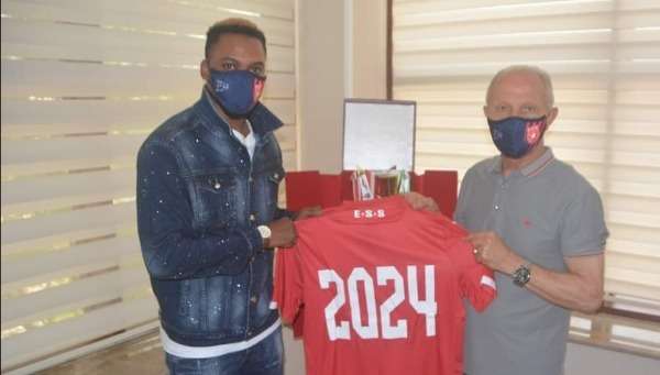 رئيس النجم الساحلي صحبة المهاجم الكونغولي