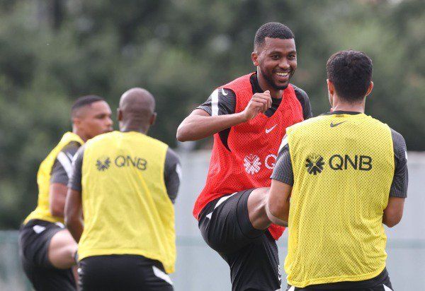 عبد العزيز حاتم 