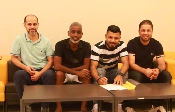 عبد الوهاب يوقع للأهلي