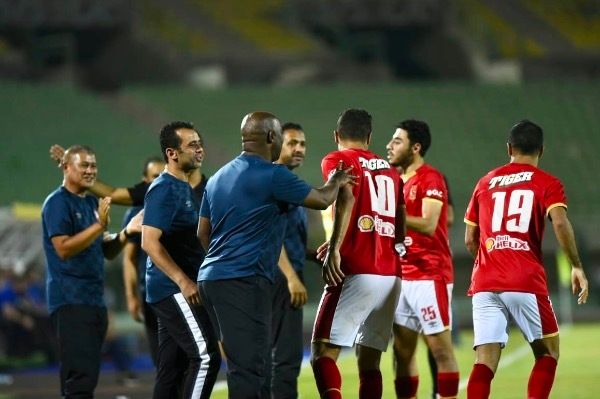 لاعبو الأهلي 