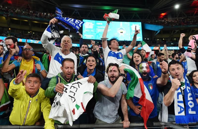 جمهور إيطاليا خلال المباراة