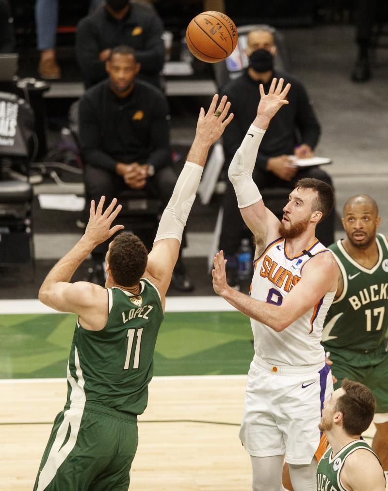 2021-07-12t024336z_944040319_mt1usatoday16396370_rtrmadp_3_nba-finals-phoenix-suns-at-milwaukee-bucks_reuters