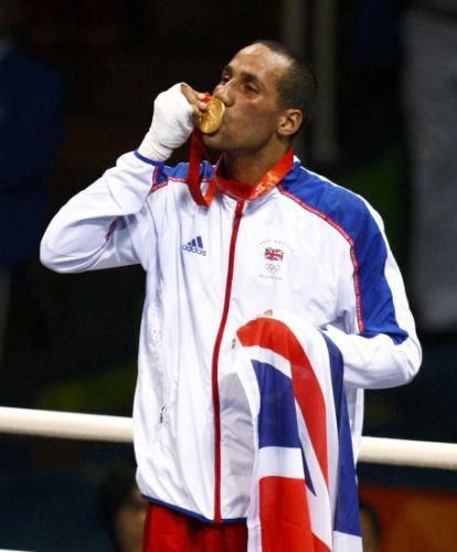 الملاكم البريطاني السابق جيمس ديجيل