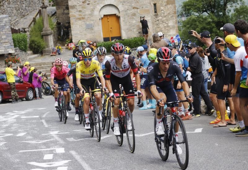 2021-07-14t155701z_1715188099_up1eh7e18azh1_rtrmadp_3_cycling-france_reuters