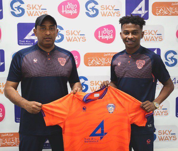 بعد توقيع العقود