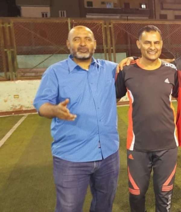 عماد بيومي يمين الصورة