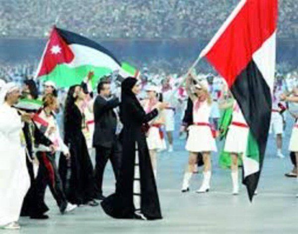 الشيخة ميثاء تحمل علم الإمارات في بكين 2008