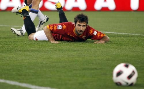 2011-04-192011-04-19t193745z_01_mxr03_rtridsp_3_soccer-italy_reuters