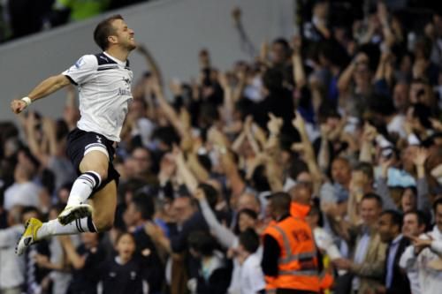 فان دير فارت يحتفل بهدف التعادل في مرمى أرسنال