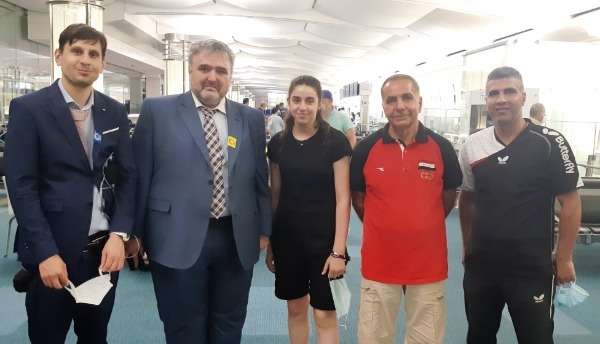 هند ظاظا في طوكيو مع مدربها