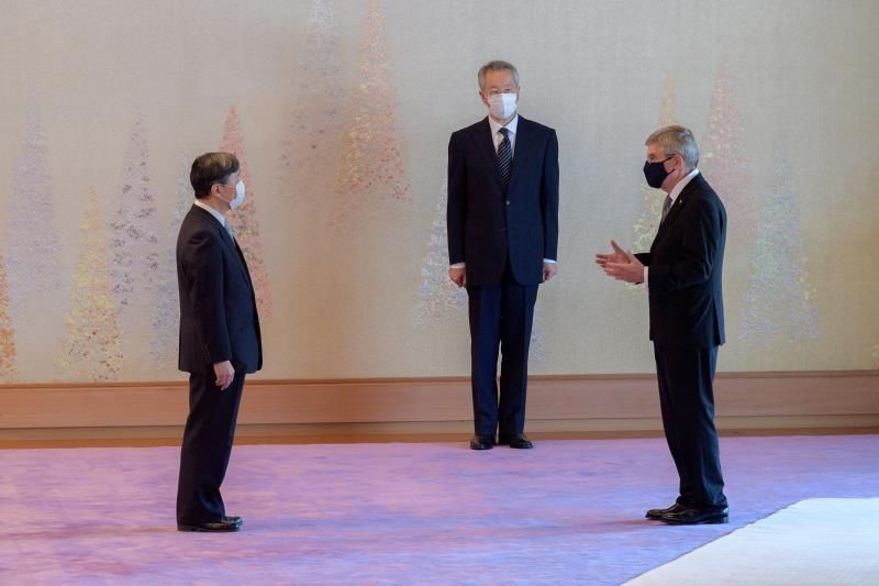 توماس باخ و ناروهيتو 