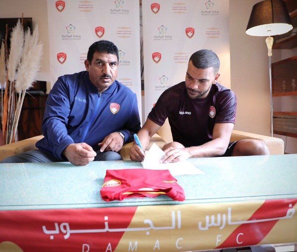 سوداني خلال التوقيع