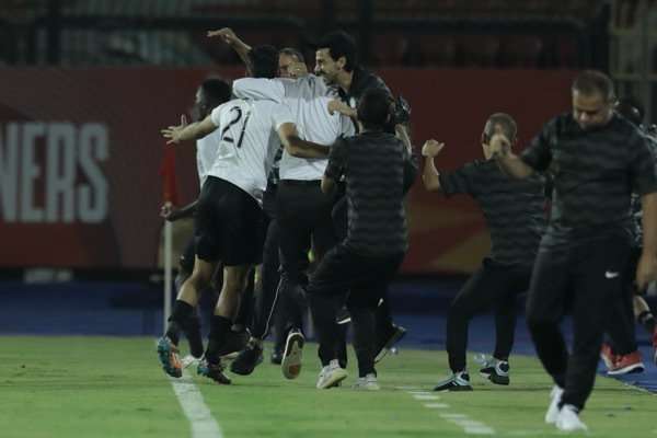 فرحة لاعبي البنك الأهلي بهدف التعادل