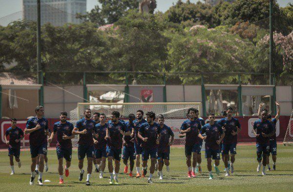 لاعبو الأهلي