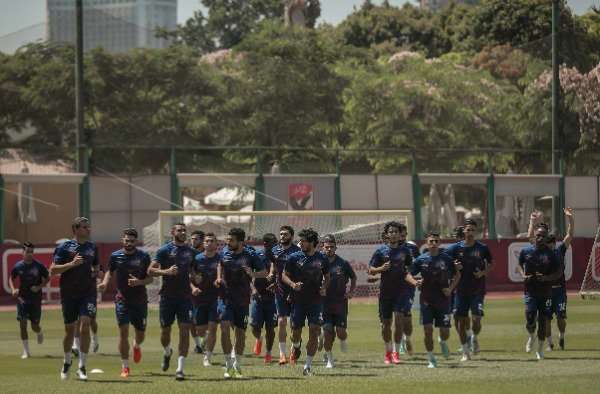 لاعبو الأهلي