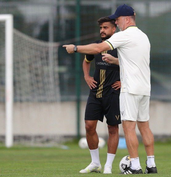 منصور الشمري ومانو مينيز