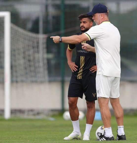 منصور الشمري ومانو مينيز